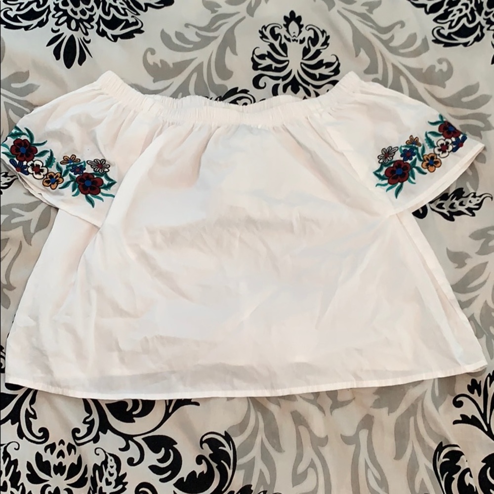 Cute white off the shoulder top-flower embroidery!